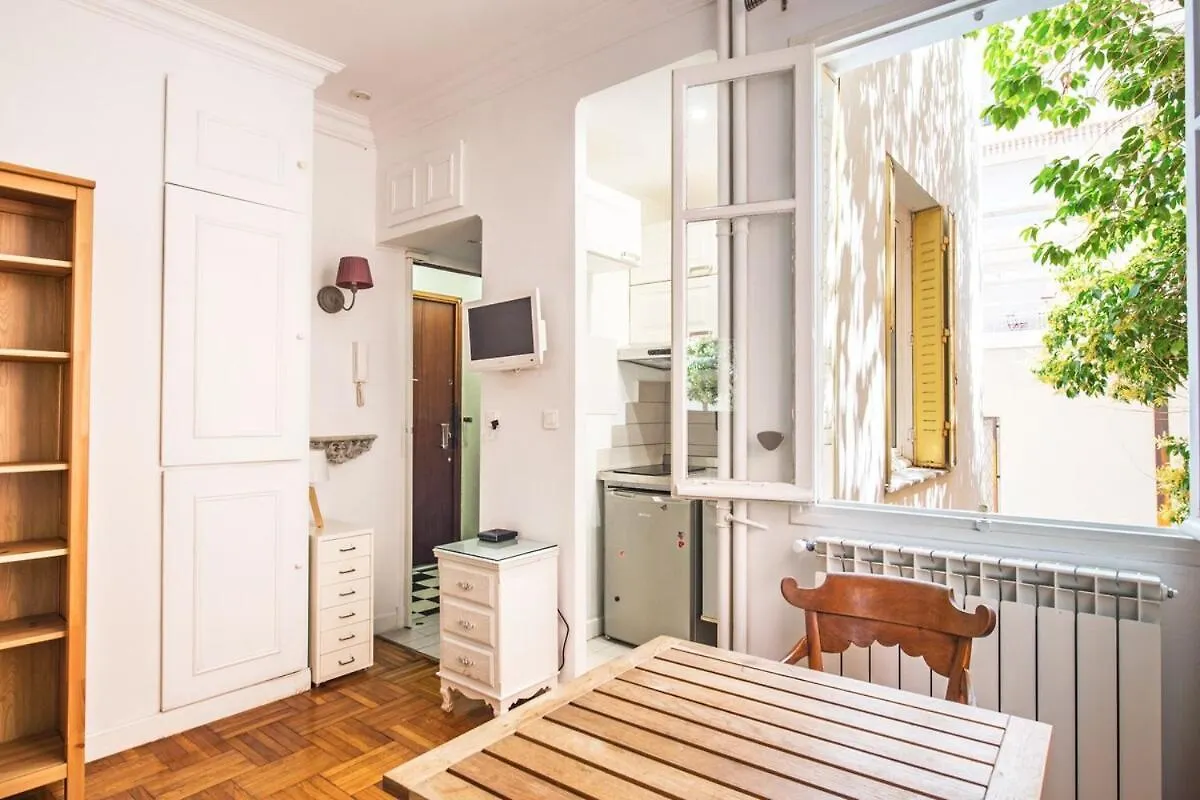 Apartment Fiora- Cosy Studio, 2 Min Des Plages - Promenade Des Anglais Nice France